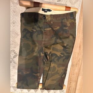 Men’s Vans camo pant. Size 36